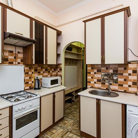 Квартира Подобово В Центрі На Вулиця Скорика 25 Колишня Чайковського Біля Філармонії Lviv Extérieur photo